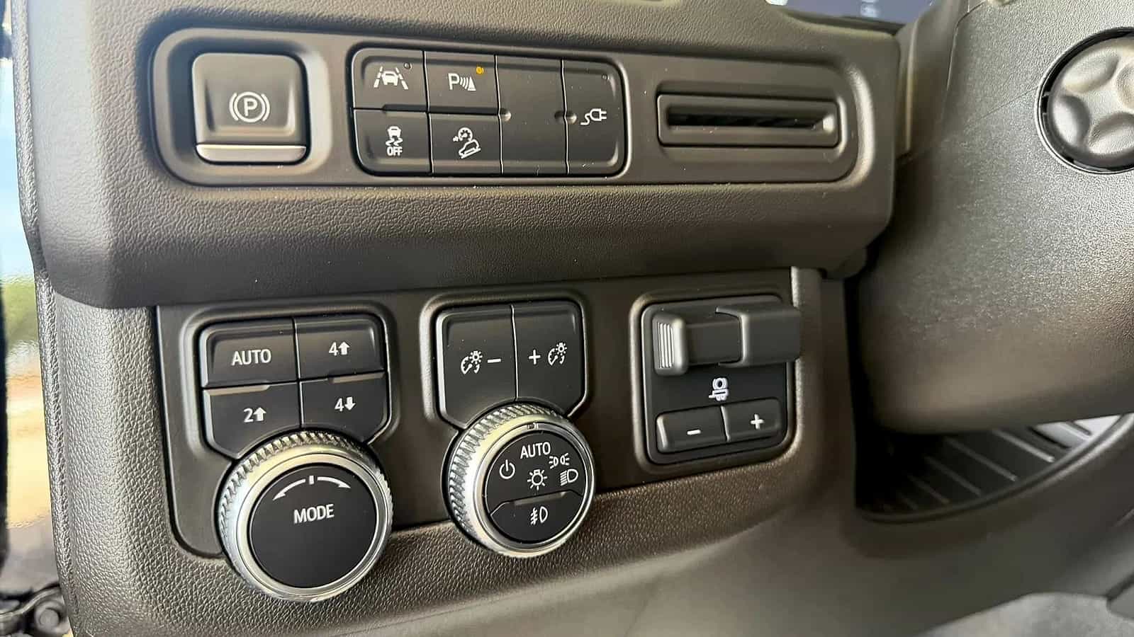 2022 GMC Yukon XL AT4 - Photo 14