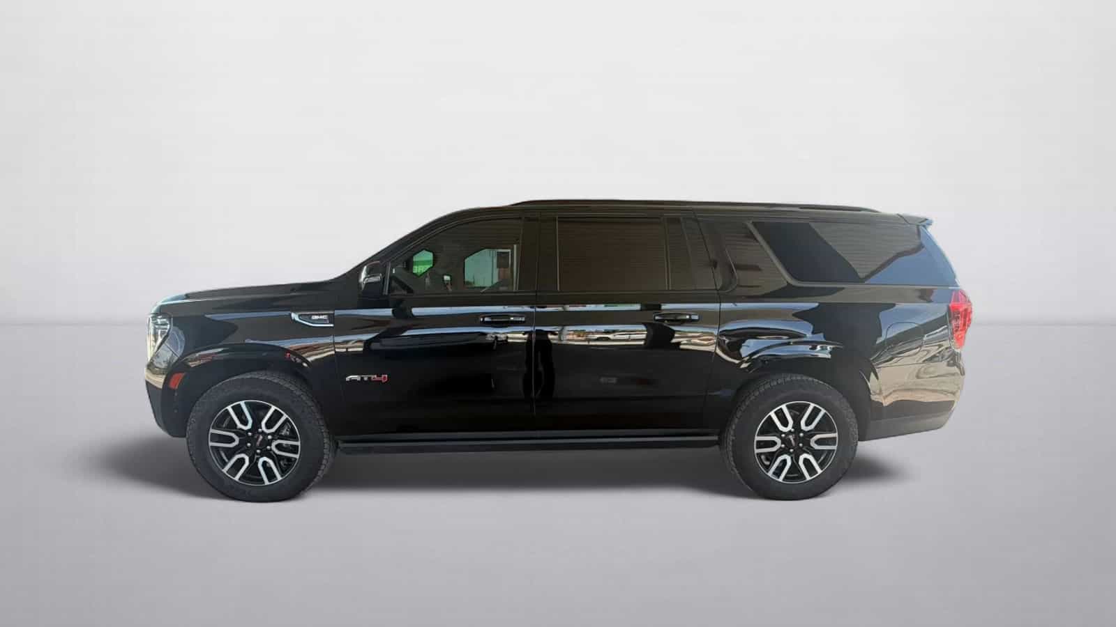 2022 GMC Yukon XL AT4 - Photo 3