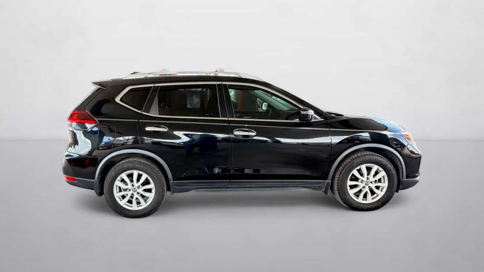 2020 Nissan Rogue SV - Photo 6