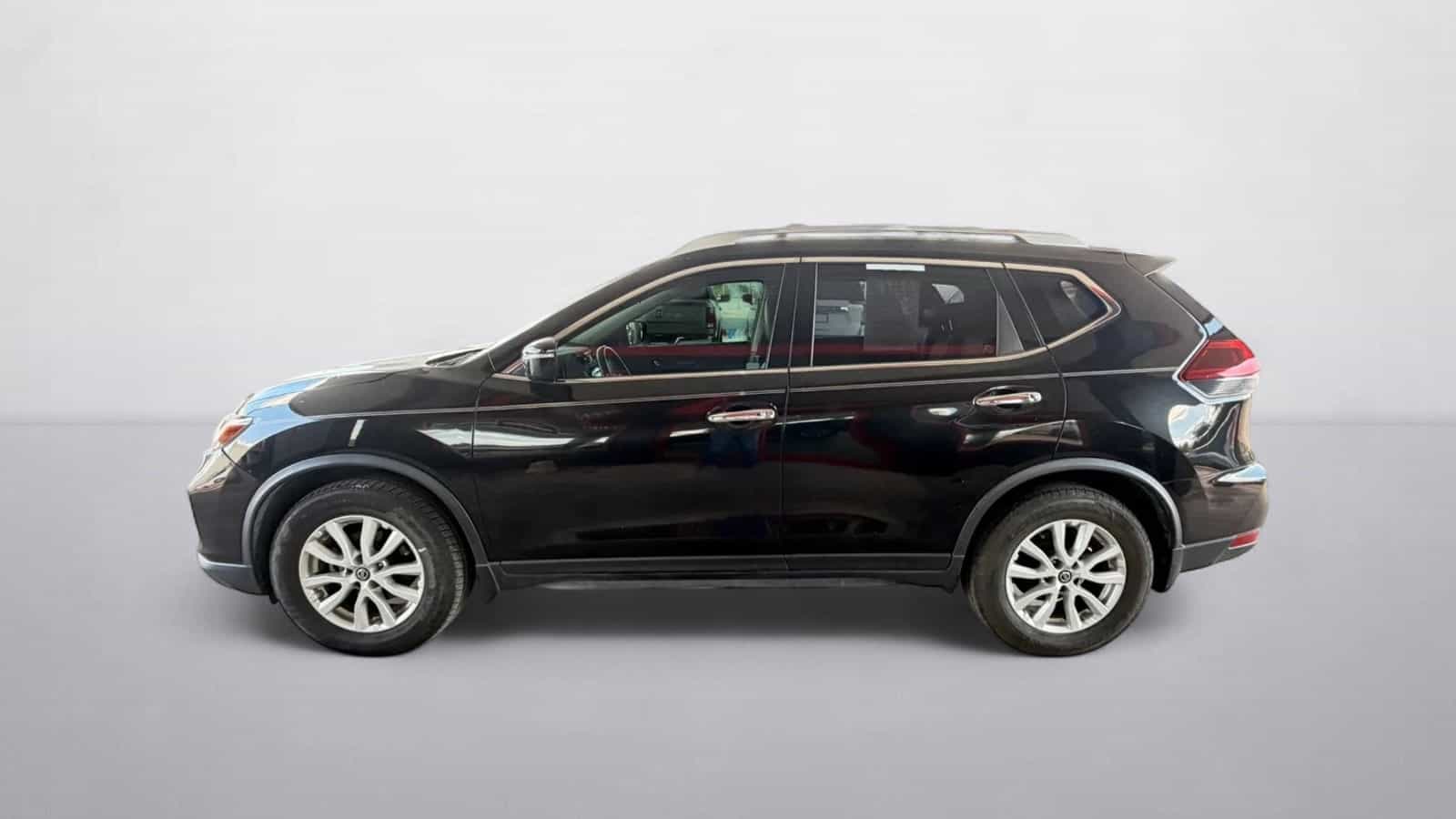 2020 Nissan Rogue SV - Photo 2